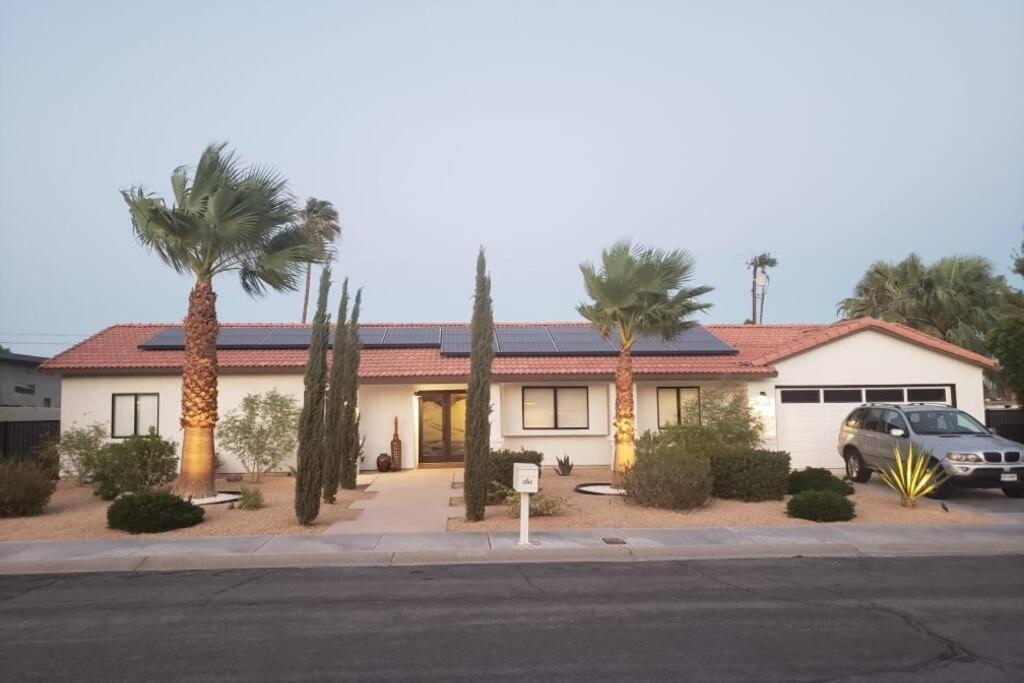 Beautiful Palm Springs Home Large Private Yard Luaran gambar